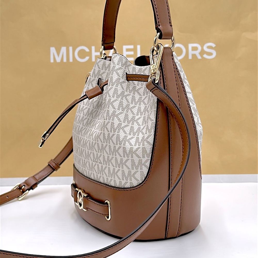 Michael Kors Reed Medium Belted Bucket Messenger Crossbody Handbag Vanilla MK - Picture 8 of 15